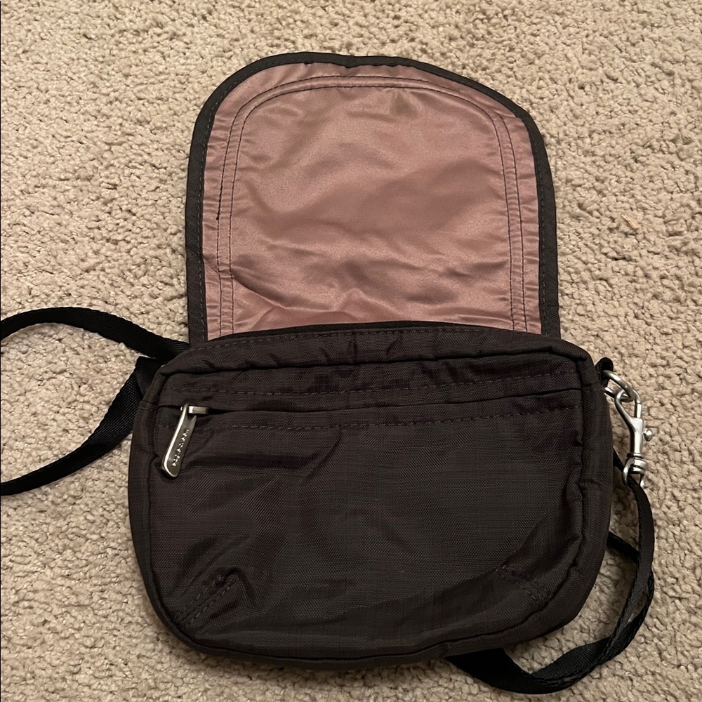 Eagle Creek Crossbody adjustable strap - Picture 7 of 8